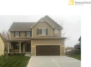 1829 NE Woodview Ln, Lees Summit, MO 64086