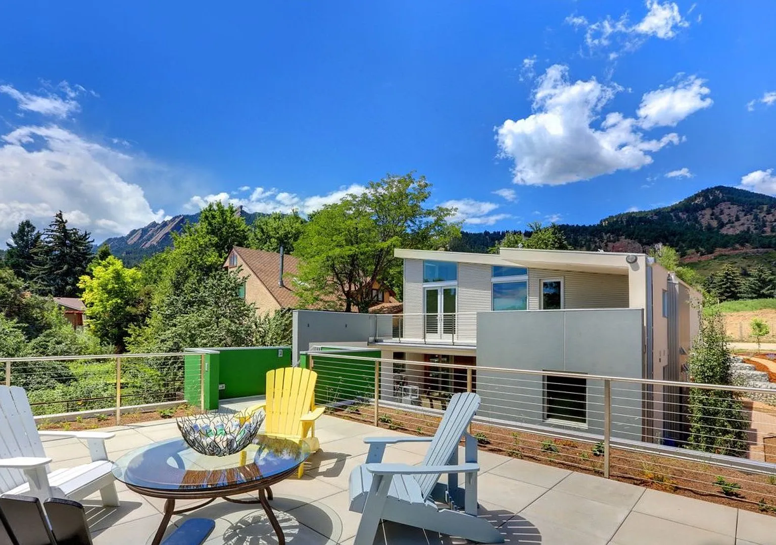 Modern 3 Bed 3 Bath Home Close to Chautauqua Park — Photo 3