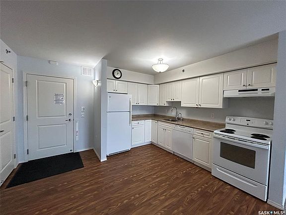5th image of 910 Main St #402