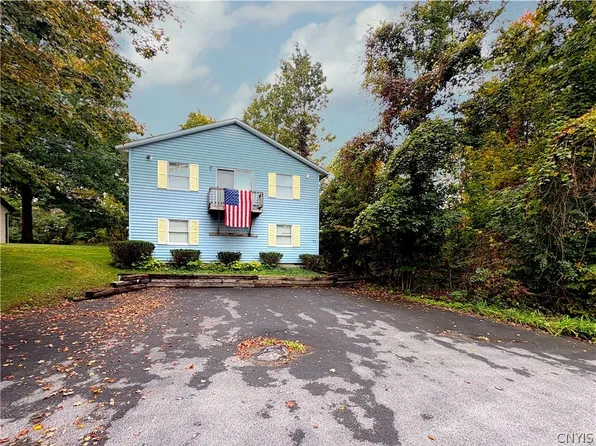 55 White St, Clinton, NY 13323