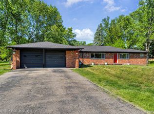 24139 Philip Dr, Southfield, MI 48075