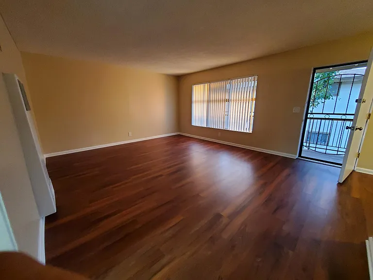 Tustin Garden Apartments — Photo 31