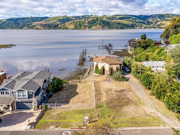 704 W I Street, Benicia, CA 94510
