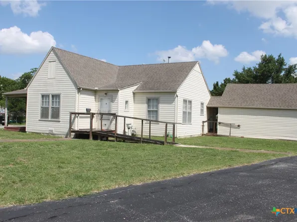 1100 Maple St, Lockhart, TX 78644