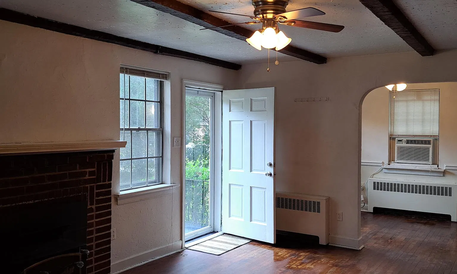 3 bed, 1202 sqft, $1,895 — Photo 2
