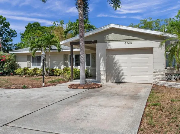 4740 Lake Charles Dr N, Kenneth City, FL 33709