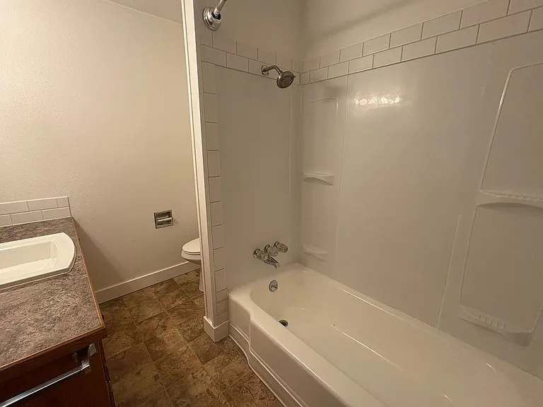 UPP2415 - Gaiser Court Apartments — Photo 7
