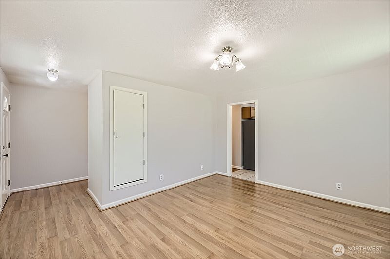 4th image of 9253 3rd Avenue NW