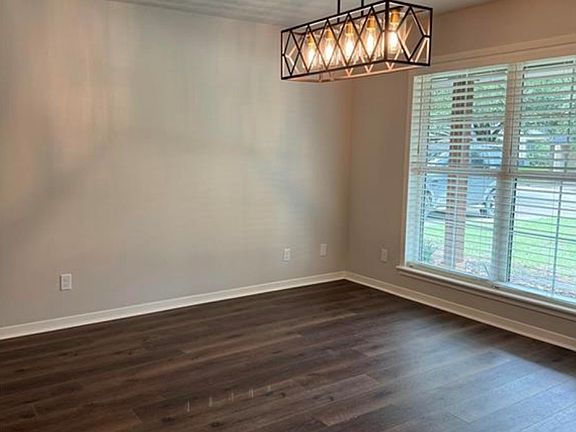 3rd image of 313 Borderbrook Dr