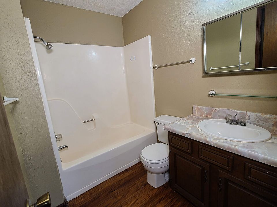 596-Champagne-17-bathroom2_08022023
