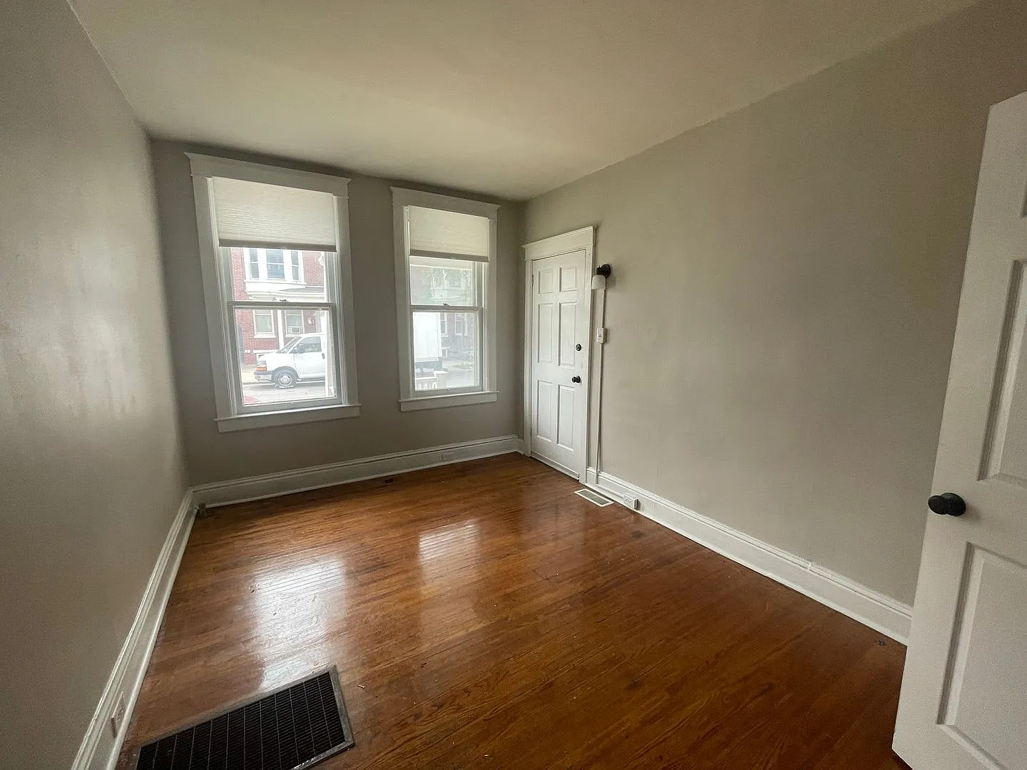 NWA-853 Wayne Ave — Photo 3