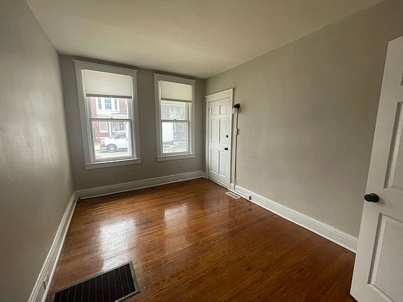 3rd image of 853 Wayne Ave APT 1
