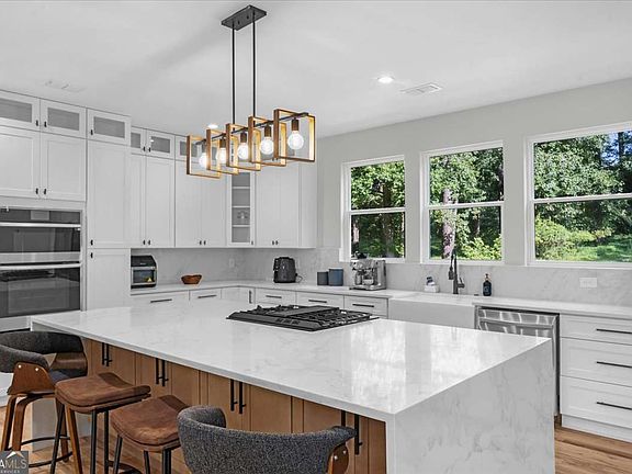 3rd image of 170 Lakeview Ln