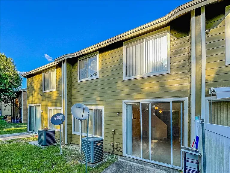 2918 Fan Palm Dr — Photo 11