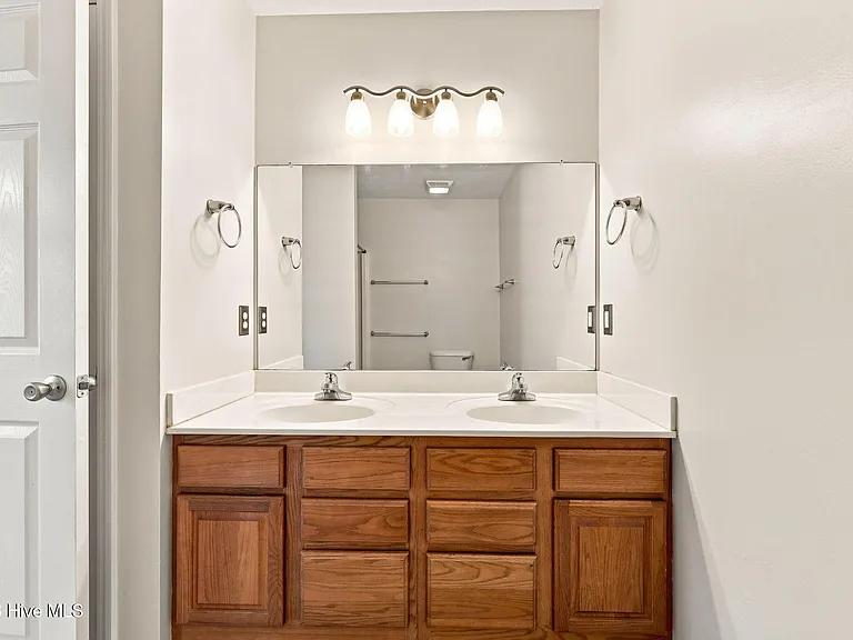 308 Carrie Ct — Photo 17