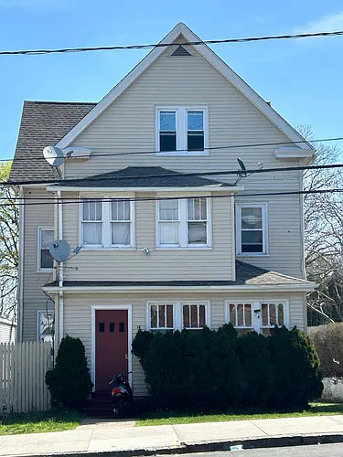 16 Montauk Ave #2 Photo 1