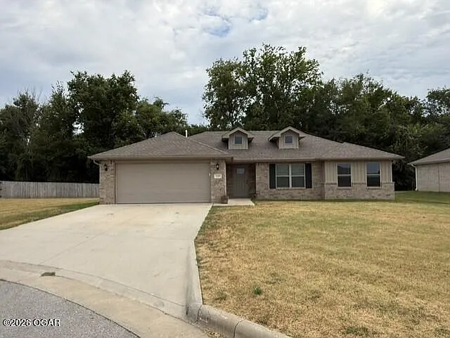 3 bed, 2.0 bath, 1441 sqft, $1,650 — Photo 2