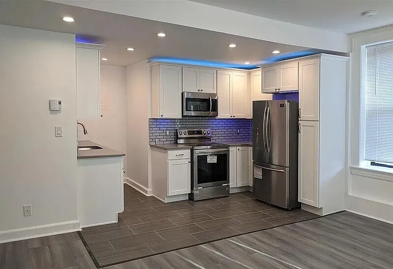 2 bed, 2.0 bath, 914 sqft, $1,690 — Photo 2