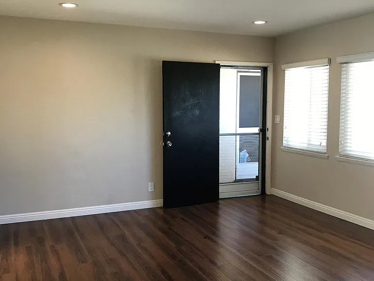 3870 Lamont St — Photo 2