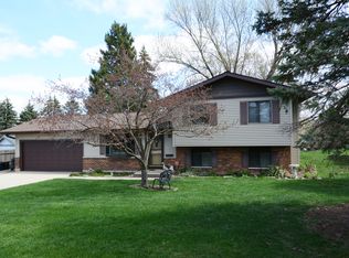1410 Woodland Ln, McHenry, IL 60051