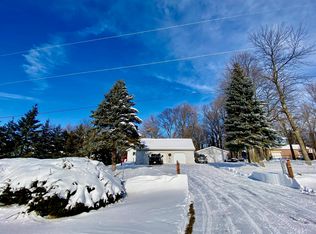 W6304 Midway Rd, Hortonville, WI 54944