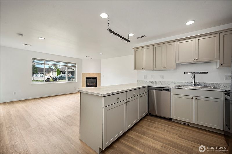 5th image of 208 Noble Street