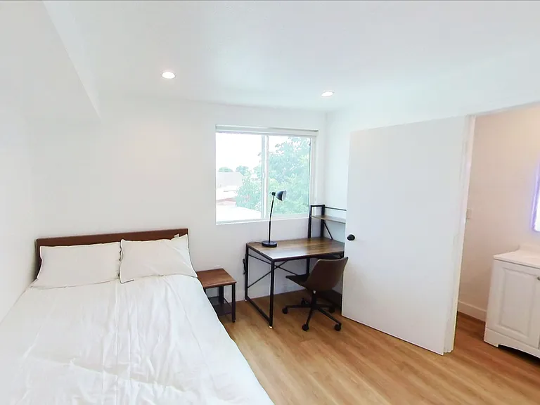 1436 W 36th Pl — Photo 22