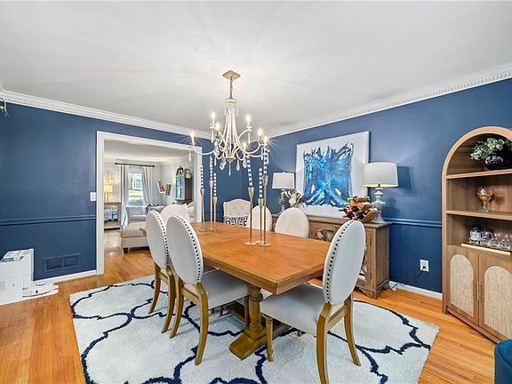 5th image of 2556 Midvale Ln