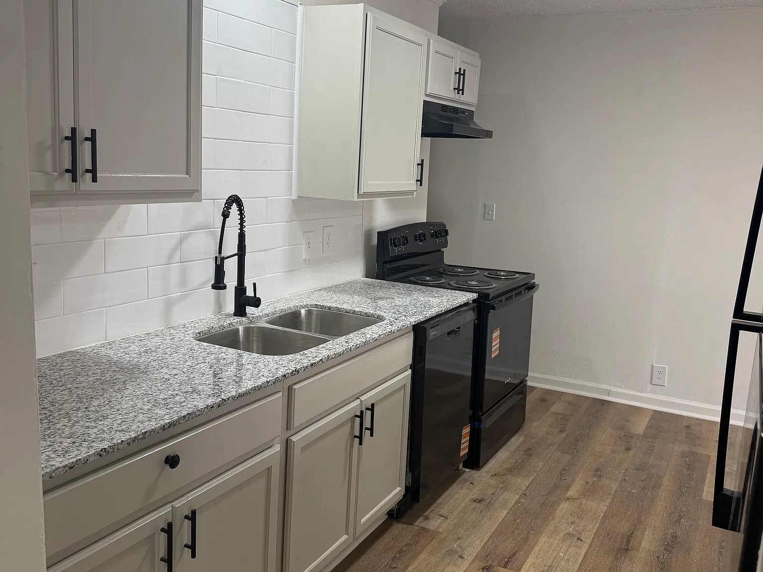 3 bed, 1400 sqft, $1,475 — Photo 2