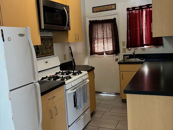 4th image of 298 E G St #284