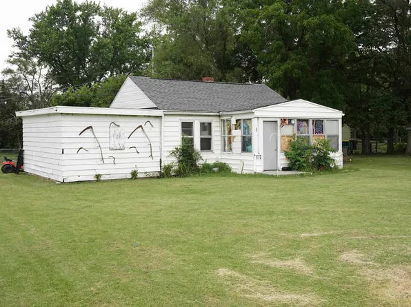 8510 N 2nd St, Machesney Park, IL 61115