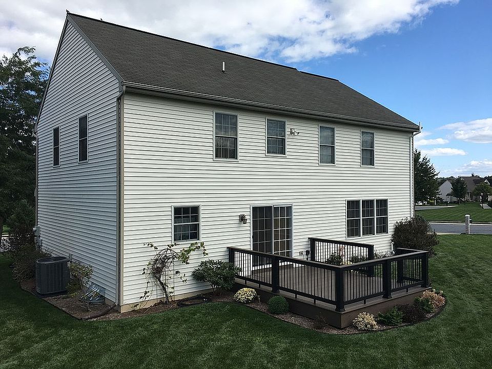 2nd image of 816 Country Ln