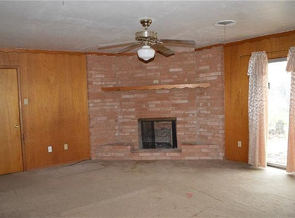 4th image of 305 Victorian Dr