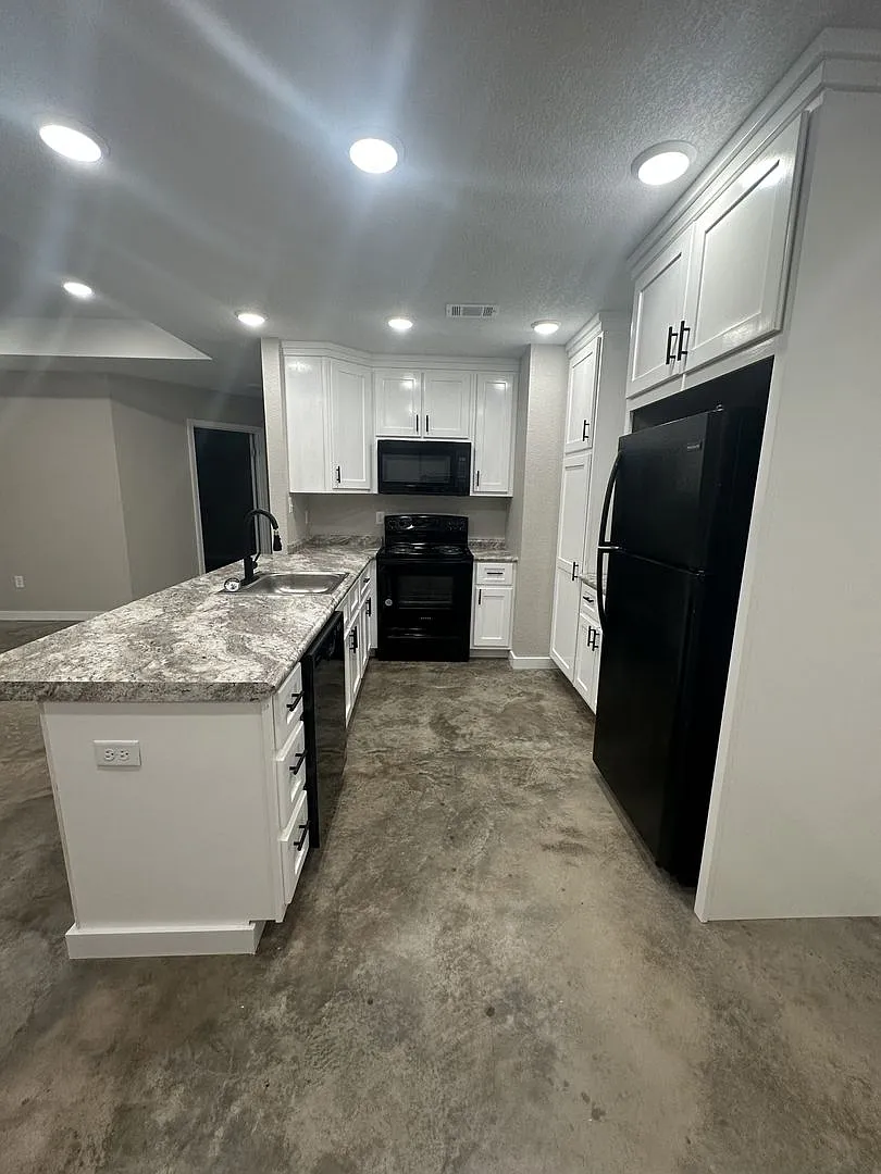 3 Bed 2 Bath House On An Acre Of Land! Pet Friendly! — Photo 4