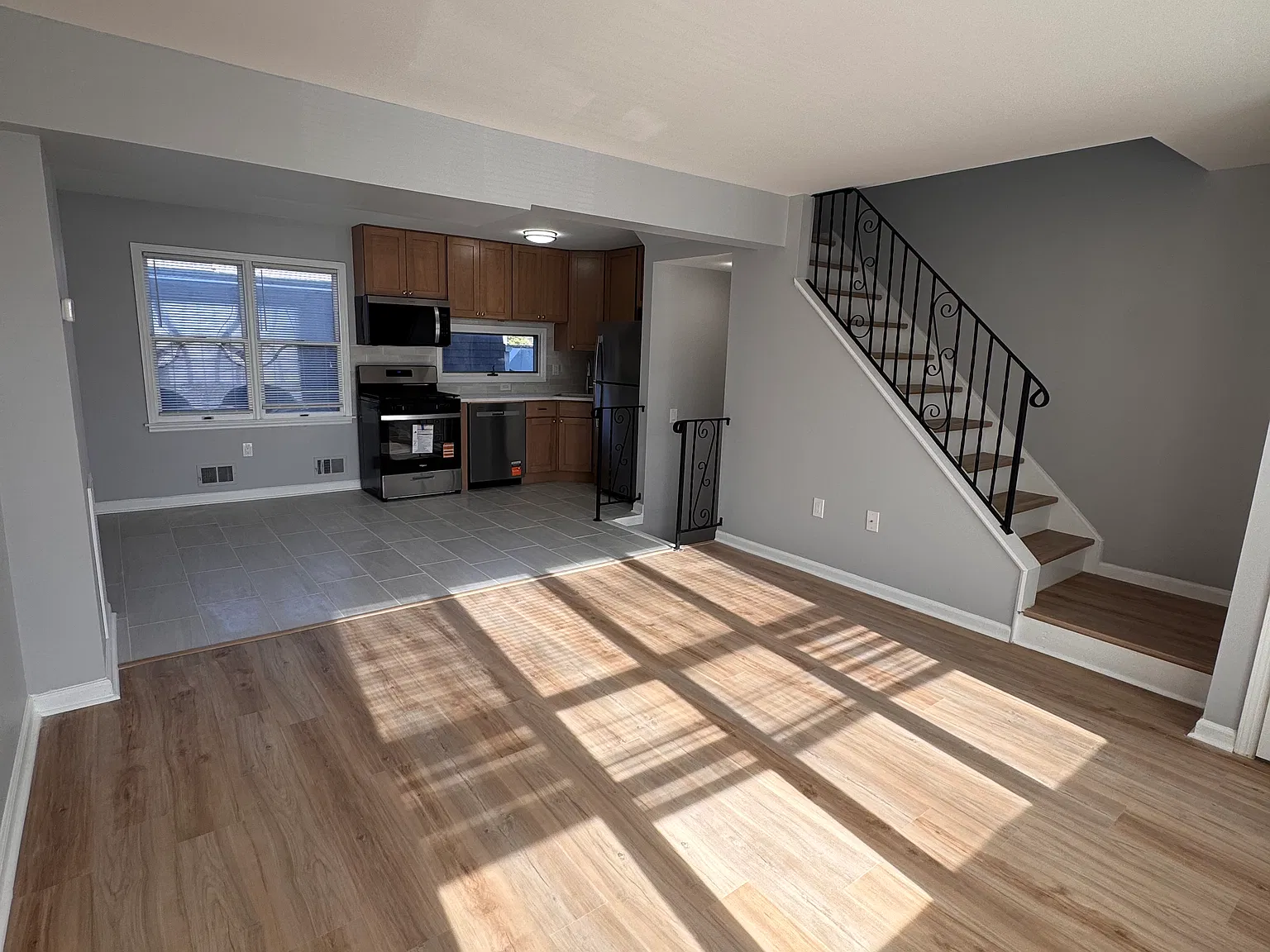 2 bed, 1.5 bath, 950 sqft, $3,000 — Photo 2