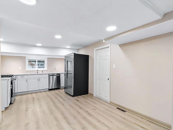 4th image of 7116 W 132nd Ln