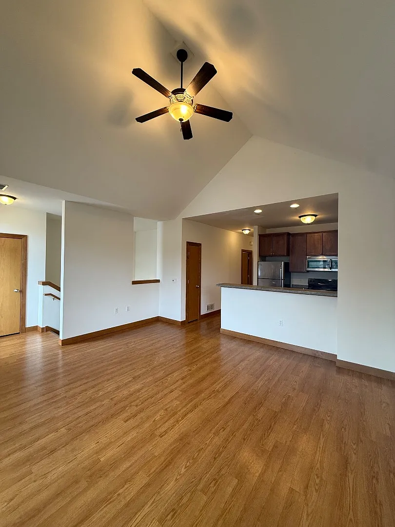 1205 Mound St - Unit 1 — Photo 3