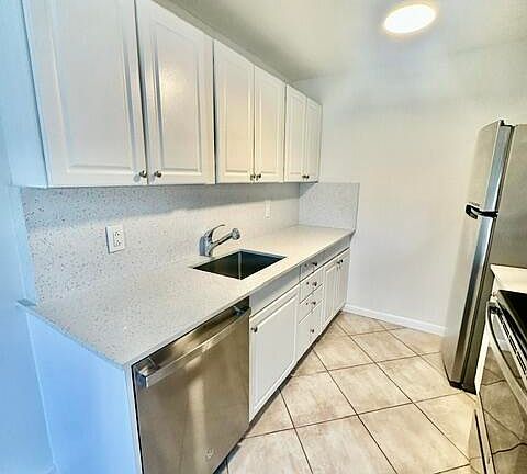 5th image of 1047 Exeter Dr #C