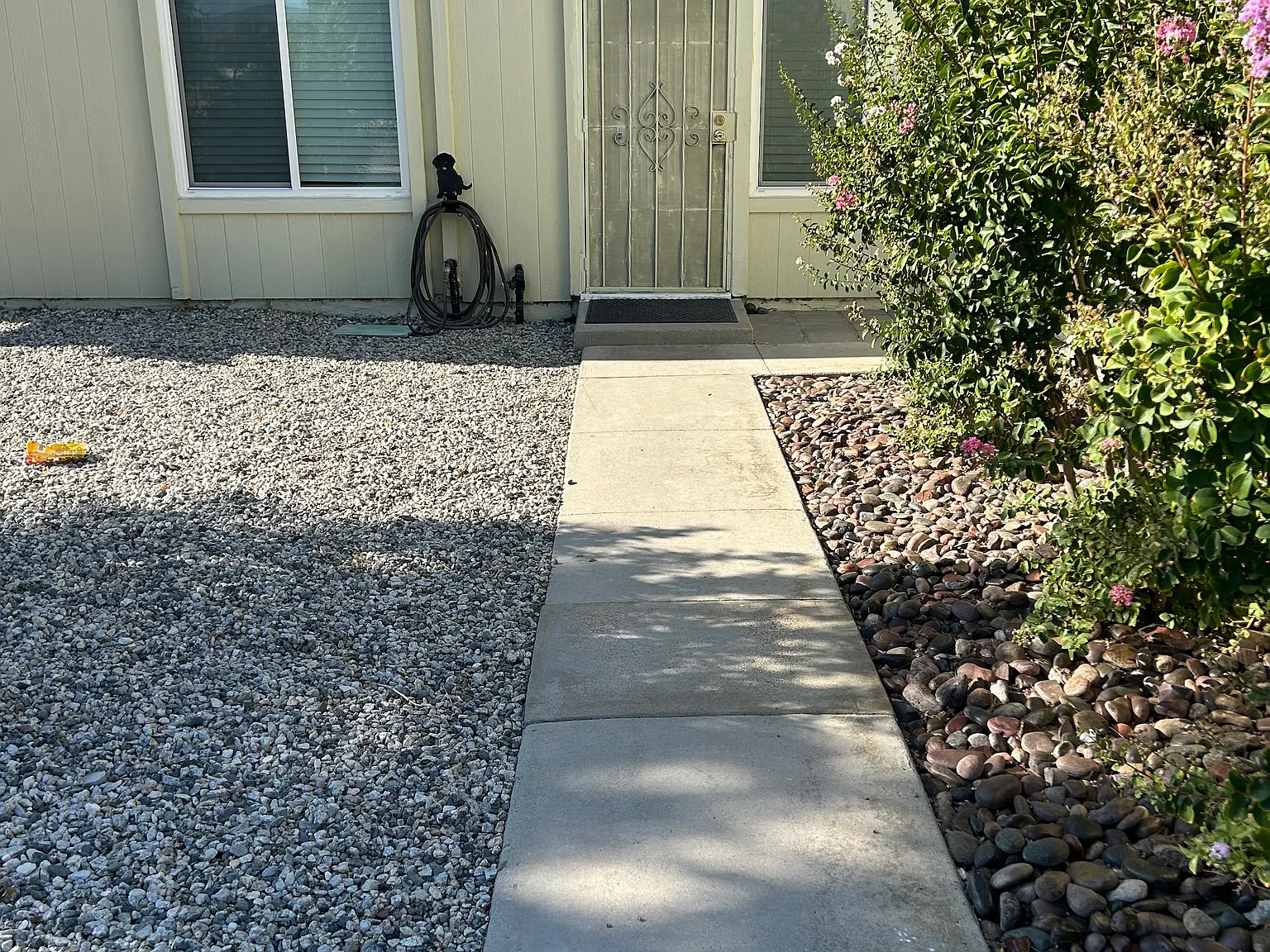 3 bed, 936 sqft, $2,400 — Photo 2