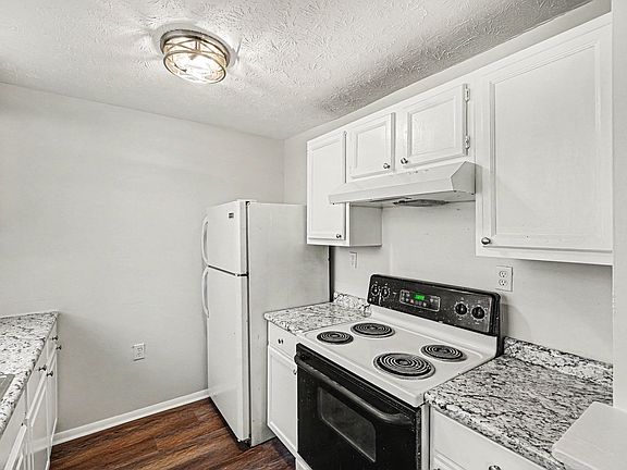 3rd image of 562 Glenwood Ave APT 1