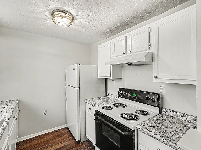 562 Glenwood Ave #1 — Photo 3