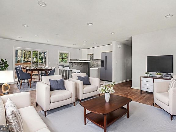 2nd image of 1933 Glen Echo Dr