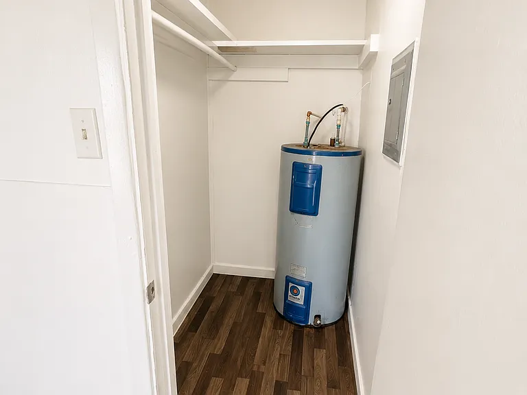 400 W Main St #3 — Photo 9