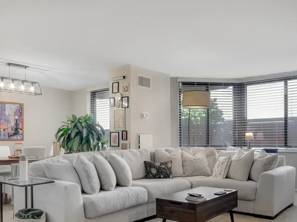 114 Harmon Cove Tower #114, Secaucus, NJ 07094