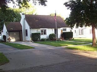 2nd image of 809 3rd Ave SE
