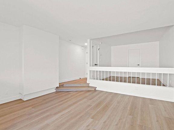 3rd image of 727 Westbourne Dr APT 309
