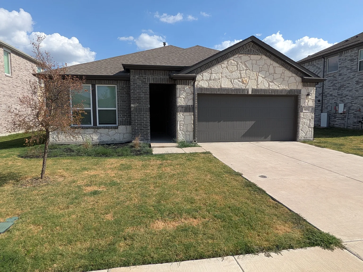 425 Princewood Dr — Photo 1