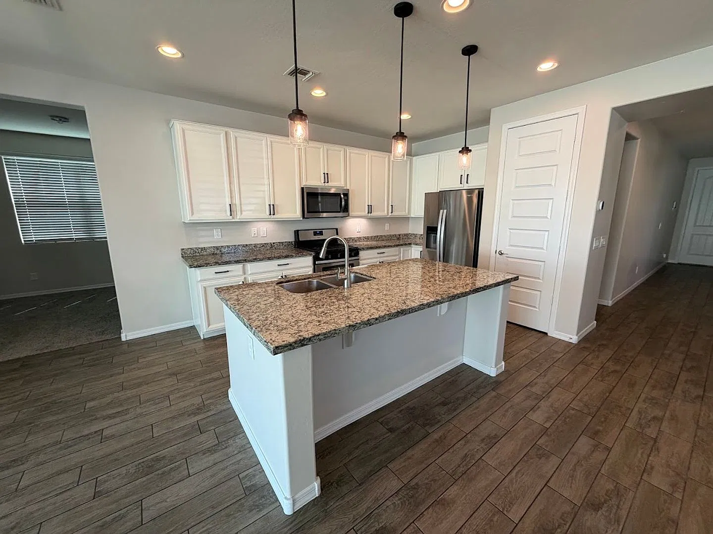 Gorgeous Home for Rent in Eastmark! Gated Community!! — Photo 4