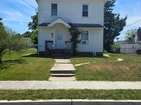 24 3rd St, Elmer, NJ 08318