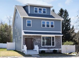 15 Hull St, Jamestown, RI 02835